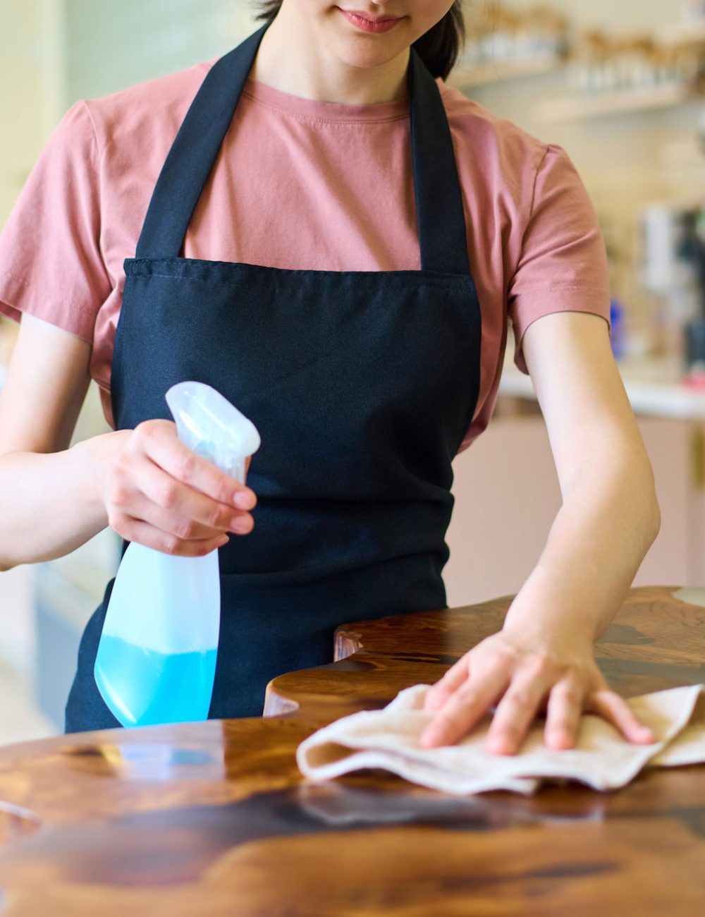 waitress-cleaning-table-after-guest